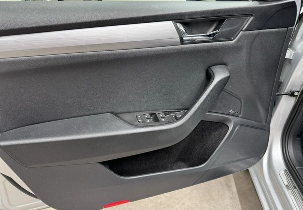 Skoda Superb cena 59900 przebieg: 230000, rok produkcji 2019 z Gliwice małe 742